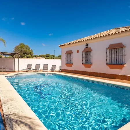 3 Bedroom Cozy In Chiclana De La Fronter Holiday home