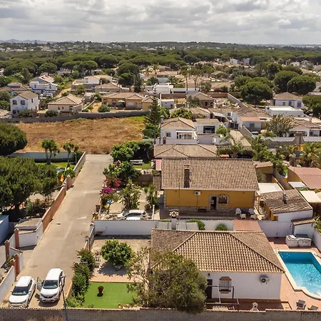 3 Bedroom Cozy In Chiclana De La Fronter Holiday home *